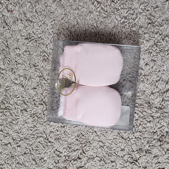 NEW LOT of 4 Baby Girl pieces Carter shirt  blanket   sandals   mittens