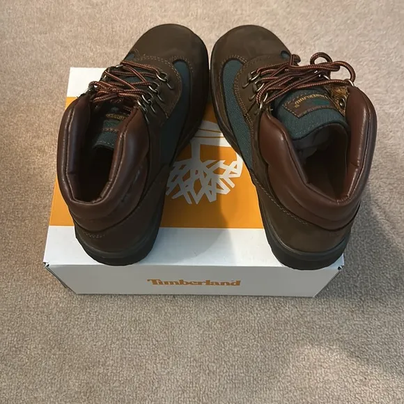 New never worn size 11.5 toddler/little kid timberland boots