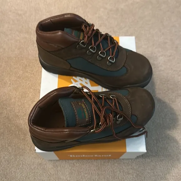 New never worn size 11.5 toddler/little kid timberland boots