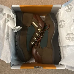 New never worn size 11.5 toddler/little kid timberland boots