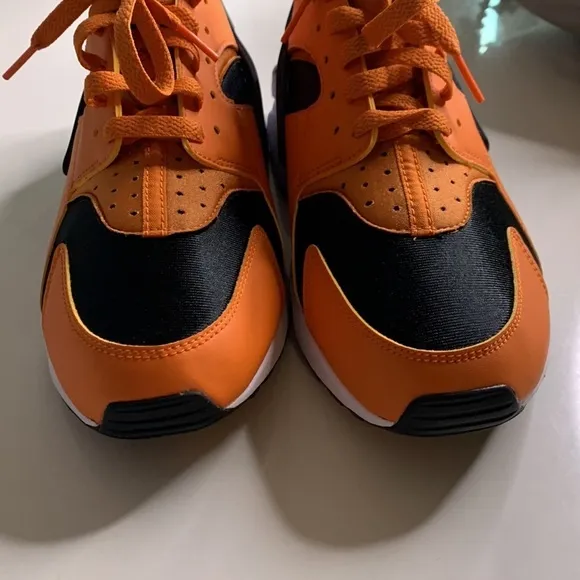 New Nike Air Huarache Hot Curry Black White Orange M 9.5 W 11 sneakers
