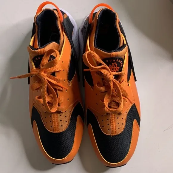 New Nike Air Huarache Hot Curry Black White Orange M 9.5 W 11 sneakers