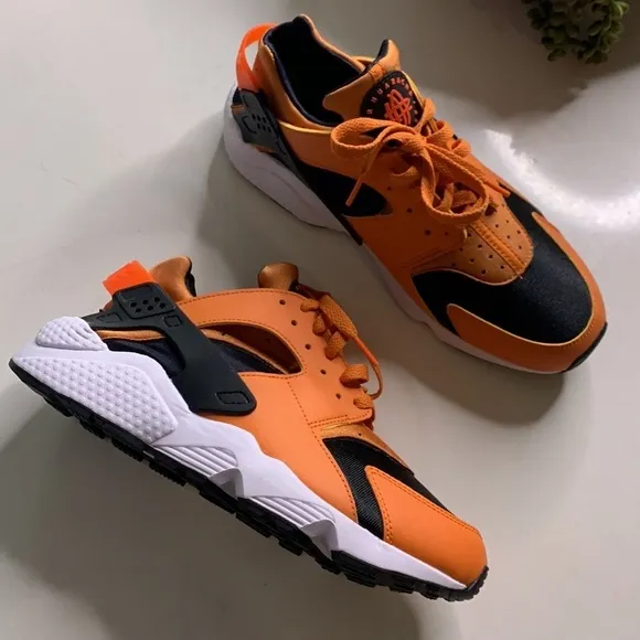 New Nike Air Huarache Hot Curry Black White Orange M 9.5 W 11 sneakers