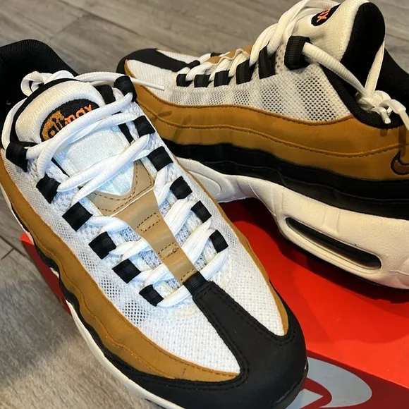 New!! Nike Boys's Air Max 95 sneakers