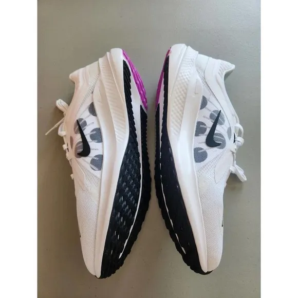 New Nike Men's Quest 5 Running Athletic Shoes Size 13 White Fuchsia DD0204-102