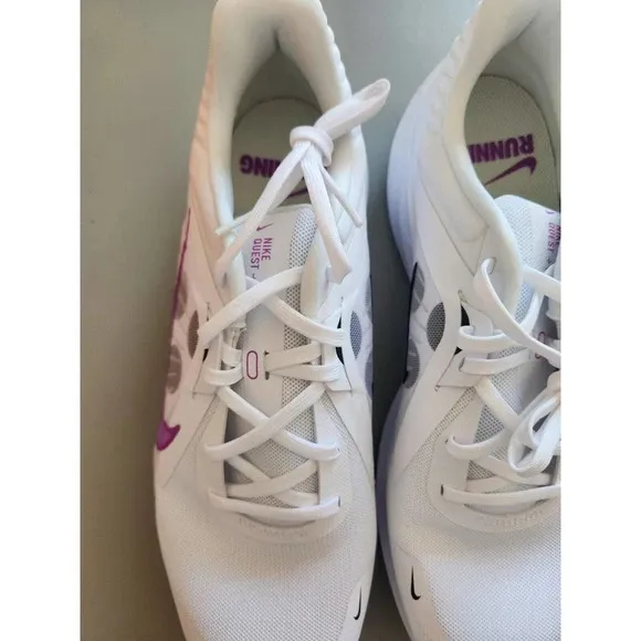 New Nike Men's Quest 5 Running Athletic Shoes Size 13 White Fuchsia DD0204-102