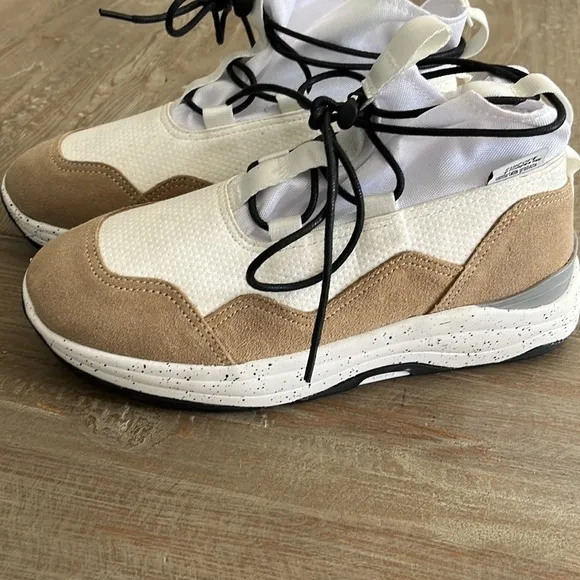 New  Suicoke Beige Robbs-ab Boots size 8