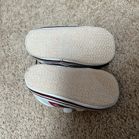 New! Tommy Hilfiger SZ 4, 9-12 months white with logo Velcro shoes.