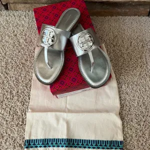 New!!  Tory Burch Benton Sandals Silver with Silver Logo.  Size 8.5 Dust Bag