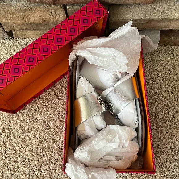 New!!  Tory Burch Benton Sandals Silver with Silver Logo.  Size 8.5 Dust Bag