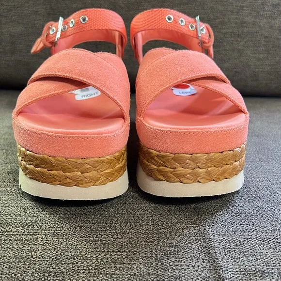 New UGG Aubrey Ankle Sandals Women’s Size 8 in Vibrant Coral