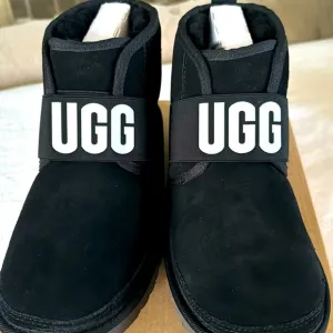 New Ugg Boots. Black.