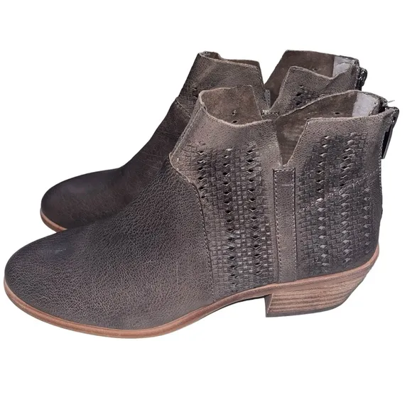 NEW Vince Camuto Gray Leather Patellen Booties Ankle Boots Shoes size 7.5 38