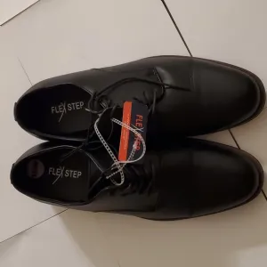 New with tags FlexStep Oxford dress men's shoes siE 10.5 in black
