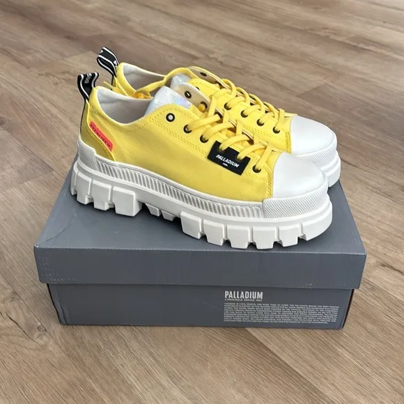 NEW Women’s Palladium Revolt Lo TX Sneakers