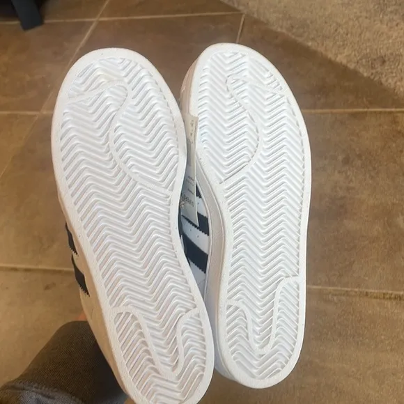 NIB Adidas Superstar Sneakers! Youth 2.5
