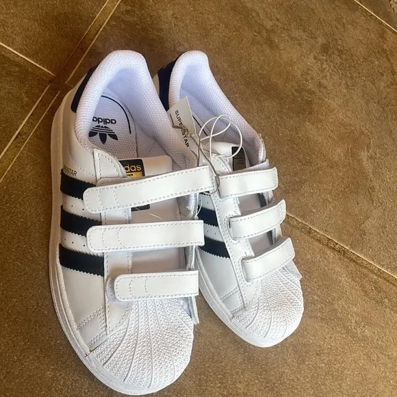 NIB Adidas Superstar Sneakers! Youth 2.5