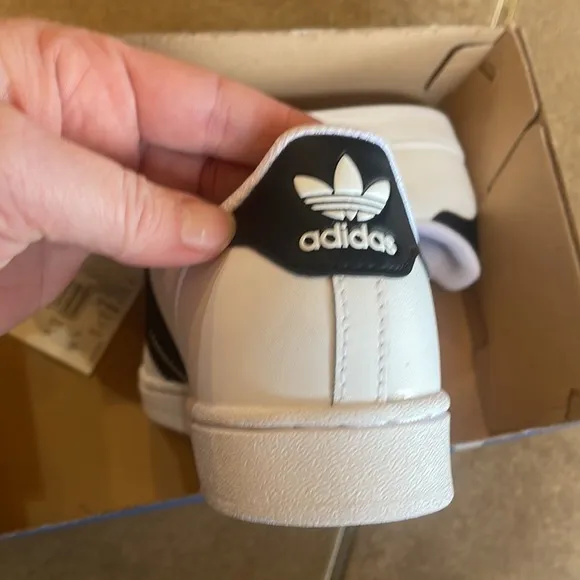NIB Adidas Superstar Sneakers! Youth 2.5