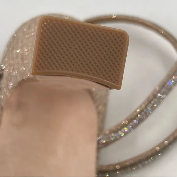NIB! Badgley Mischka Women’s Urbana Pale Gold Glitter Stiletto Heel Sandals-8.5