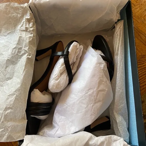 NIB Bernardo Noor Heels, black, 7.5