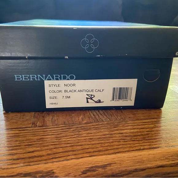 NIB Bernardo Noor Heels, black, 7.5