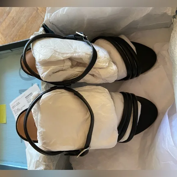 NIB Bernardo Noor Heels, black, 7.5