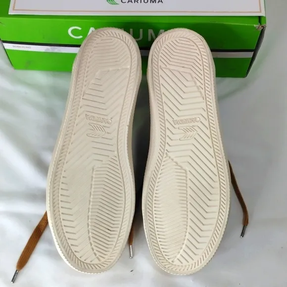 NIB Cariuma OCA Low Camel Suede Sneaker Unisex Men 7 Women 8.5