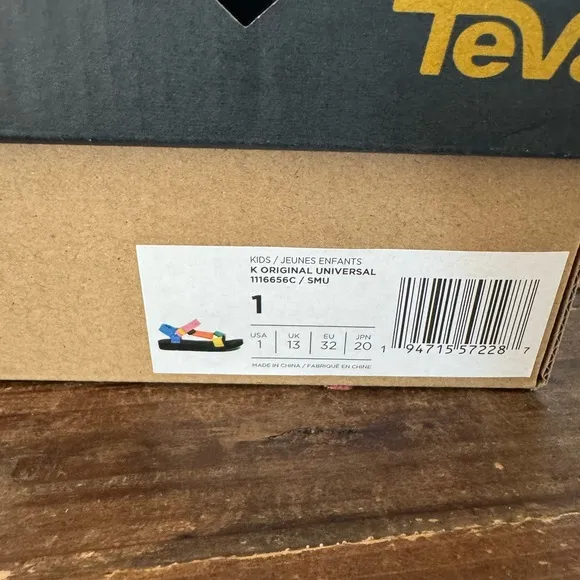 NIB kids Teva Original Universal Sandal in 90’s Multi