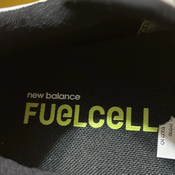 NIB New Balance Sz 7.5M men’s Fuelcell Running Shoes sneakers