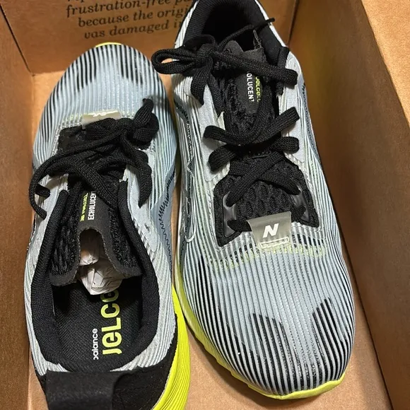 NIB New Balance Sz 7.5M men’s Fuelcell Running Shoes sneakers