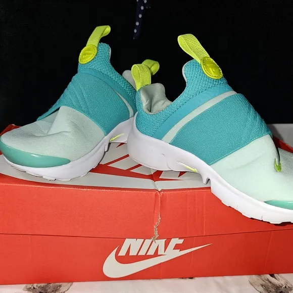NIB Nike Kids' Teal and Yellow Slip-On Shoes Size 10C