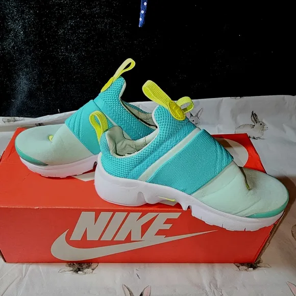 NIB Nike Kids' Teal and Yellow Slip-On Shoes Size 10C