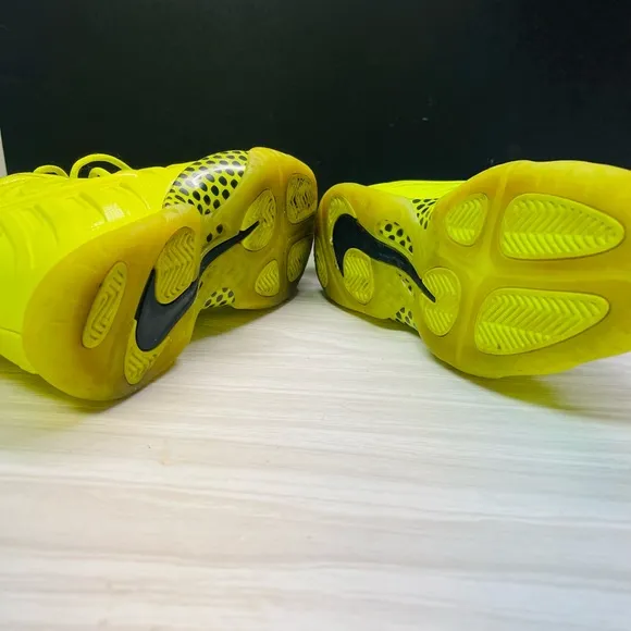 Nike Air Foamposite Little Posite one GS Volt CW1593-702 GS Size 3.5