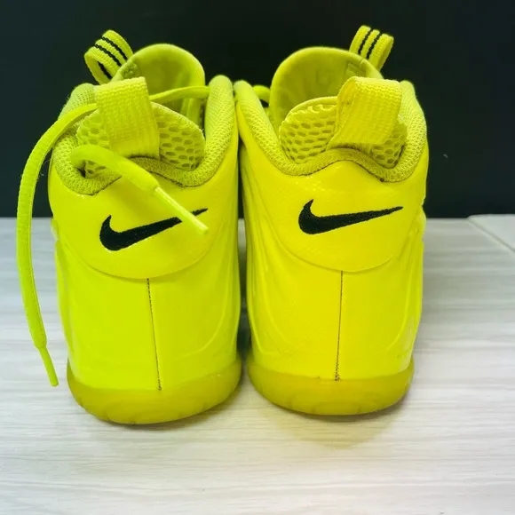 Nike Air Foamposite Little Posite one GS Volt CW1593-702 GS Size 3.5