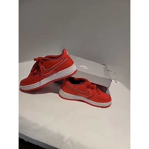 Nike Air Force 1  '07 Casual Shoes Picante Red / White Sz 6 Youth With BOX