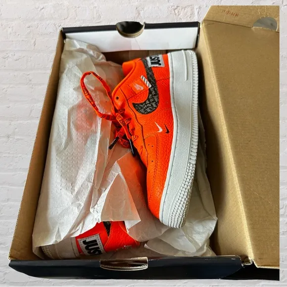 Nike Air Force 1 &quot;Just Do It&quot; Size 6Y Like New