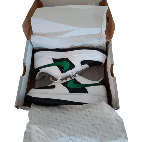 Nike Air Force 1 (GS) SIZE 4.5Y Unisex Sneakers White/ Black- Stadium Green