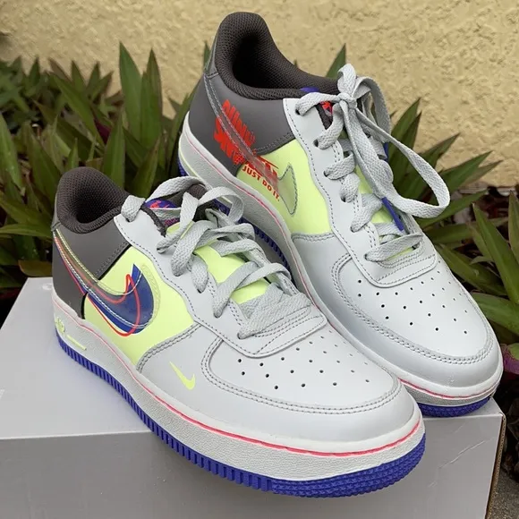 NIKE AIR FORCE 1 LV8 WMNS