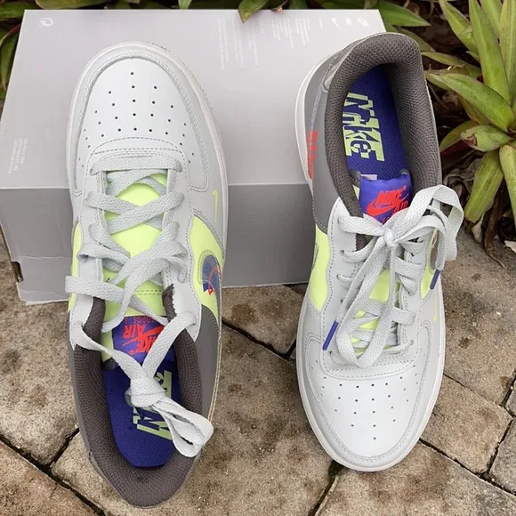 NIKE AIR FORCE 1 LV8 WMNS