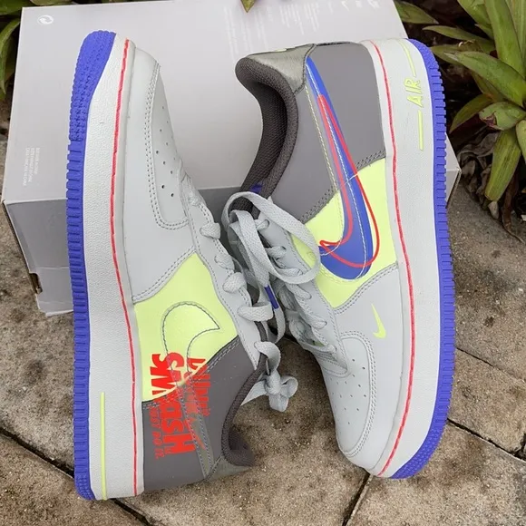 NIKE AIR FORCE 1 LV8 WMNS