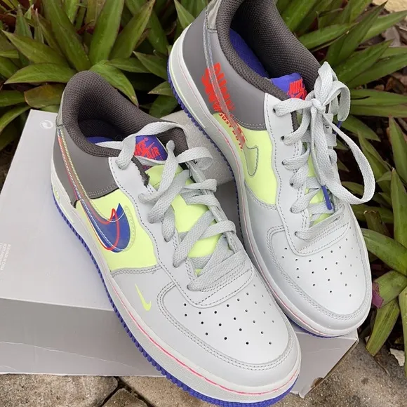 NIKE AIR FORCE 1 LV8 WMNS