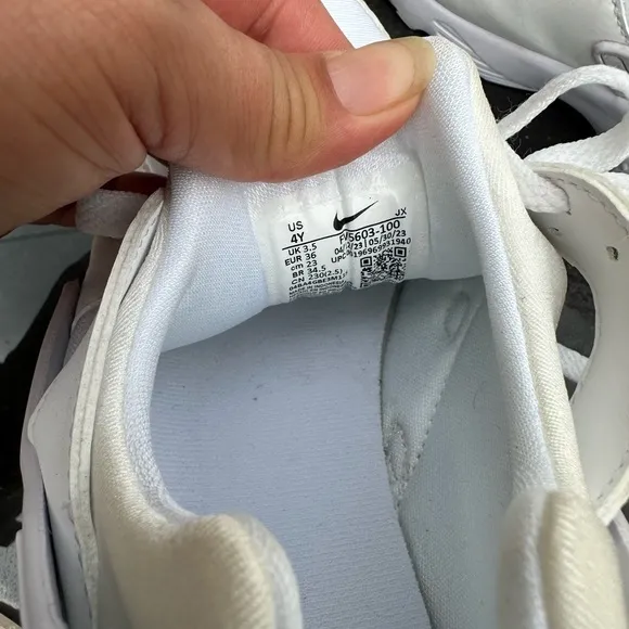 Nike Air Huarache Running Casual Shoes Triple White FV5603-100 Size 4 youth
