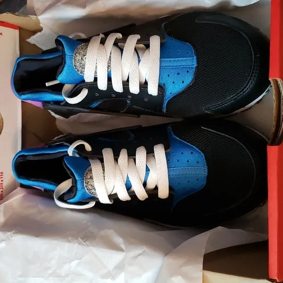 NIKE Air HuaracheRun Girls Sneakers size 6.5