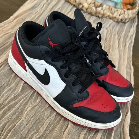 Nike Air Jordan 1 Low Unisex GS Bred Toe 553560-161 Size 7Y