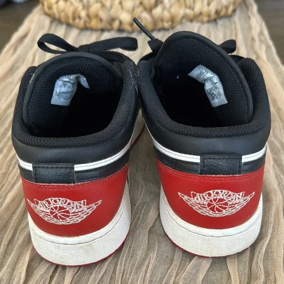 Nike Air Jordan 1 Low Unisex GS Bred Toe 553560-161 Size 7Y