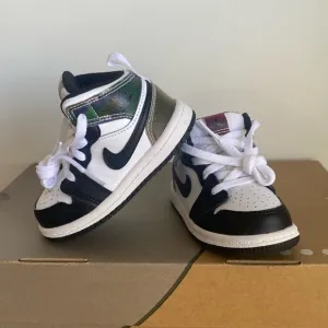 Nike Air Jordan 1 Mid ‘Heat Reactive Color Change’ Toddler Sneakers - Size 6 C