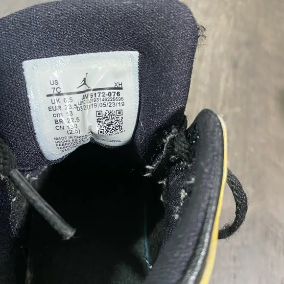 NIKE Air Jordan 1 Mid SE Sneakers - Glow in the Dark