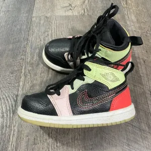 NIKE Air Jordan 1 Mid SE Sneakers - Glow in the Dark
