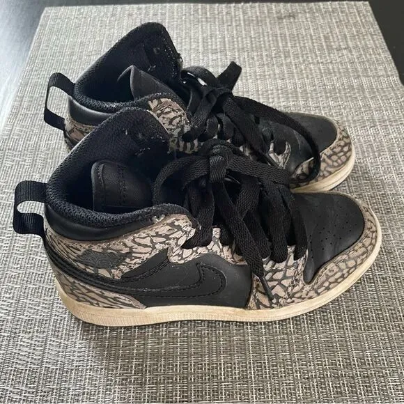 Nike Air Jordan 1 Retro Premium GS Black Elephant kids unisex hitop sneakers
