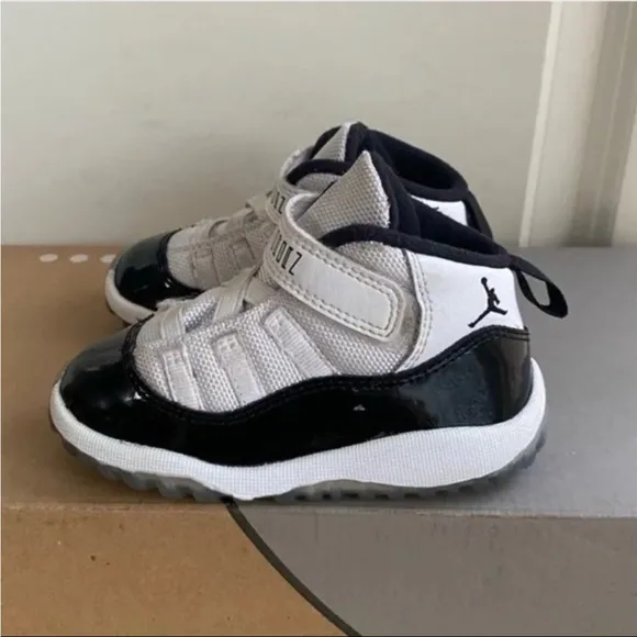 Nike Air Jordan 11 Retro TD 'Concord' Toddler Sneakers - SZ 9 C